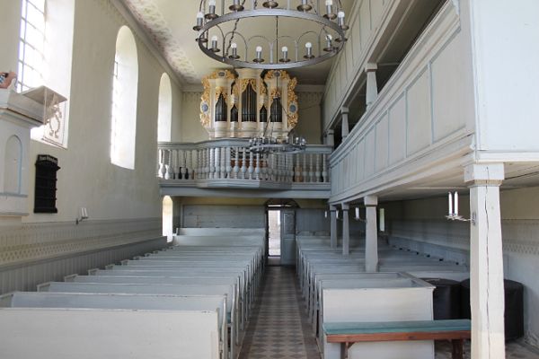 weltewitzaltarraum1-website4E591AD5-FC1B-1D55-8DF5-AF6714D9620C.jpg