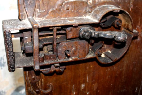 weltewitztrschlsser1-websiteA8011A77-DF8A-9E34-9AEA-5A02859B21EA.jpg